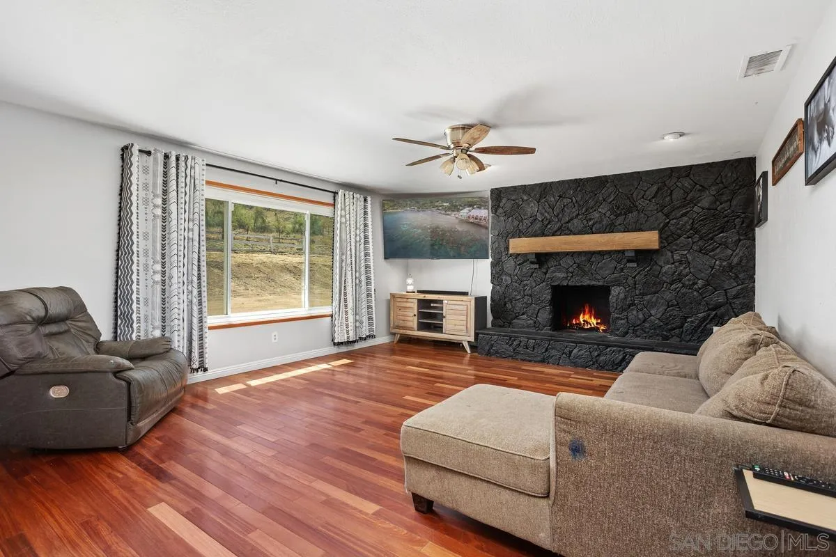 355 Amigos Road Ramona, CA 92065 - Photo 6 of 42 Gallery Image 6