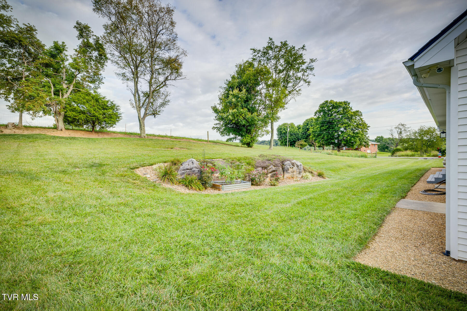 463 Pine Ridge Drive Afton, TN 37616 - Photo 34 of 43 034