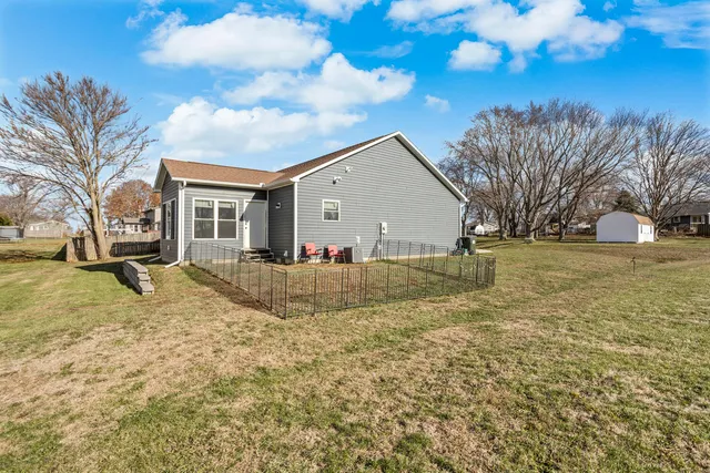 a view of a house with a yard