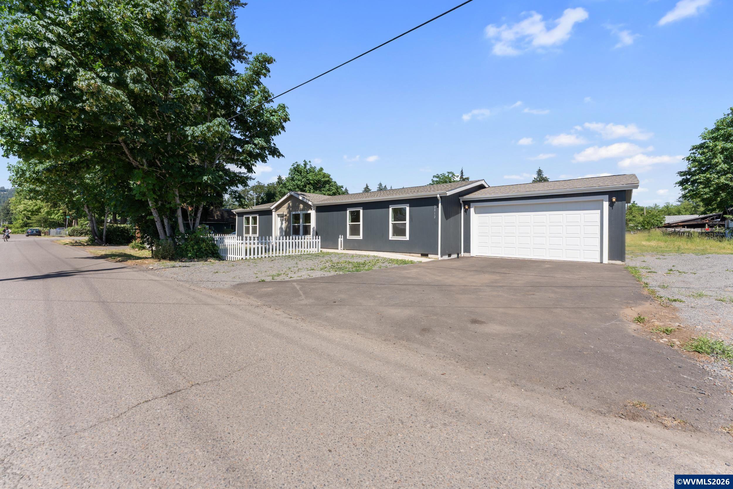 2012 18th Avenue Sweet Home, OR 97386 - Photo 2 of 21