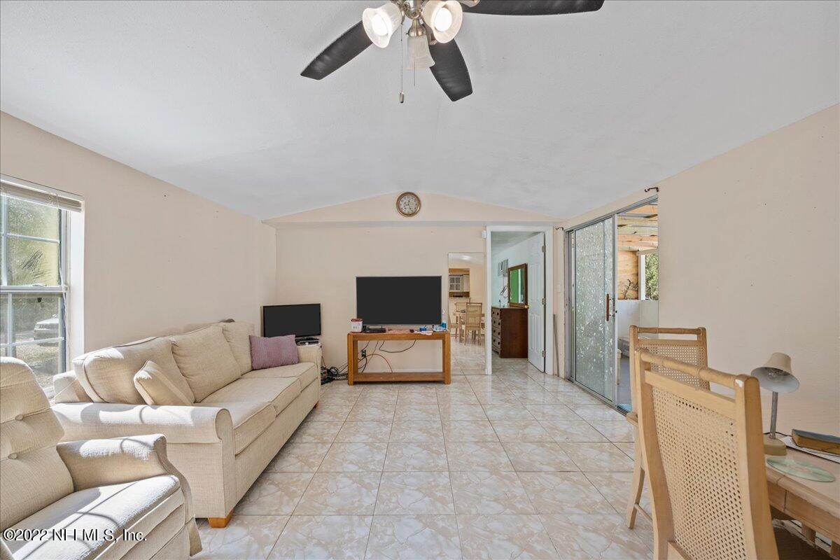 124 Riley Drive Interlachen, FL 32148 - Photo 4 of 16 Living Room