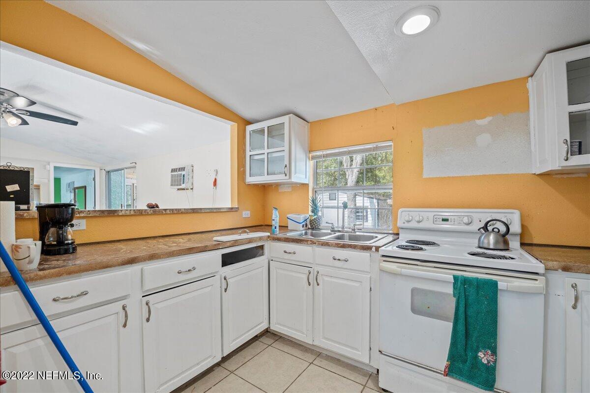 124 Riley Drive Interlachen, FL 32148 - Photo 6 of 16 Kitchen