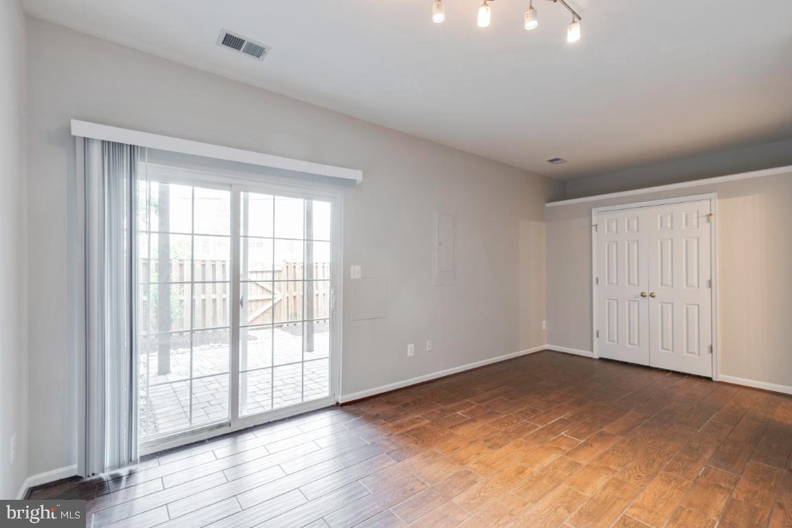 25286 McIntyre Square Chantilly, VA 20152 - Photo 29 of 35