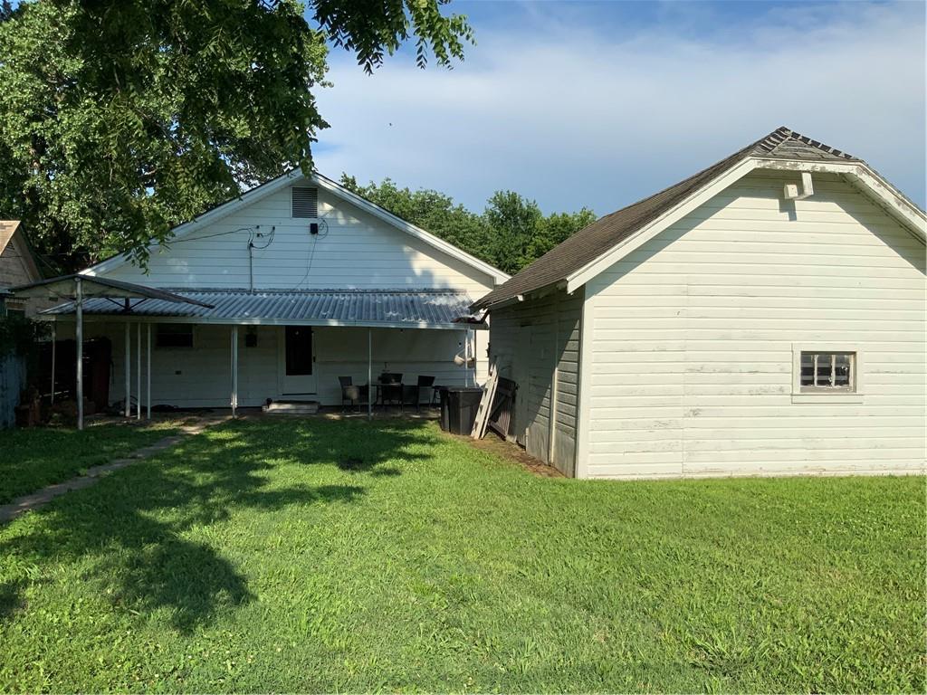 816 North Sycamore Road Iola, KS 66749 - Photo 10 of 42