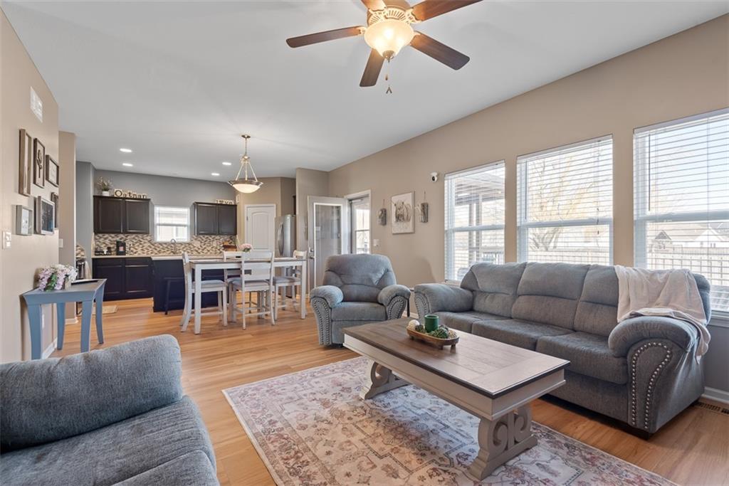 496 East Willow Street Gardner, KS 66030 - Photo 8 of 37