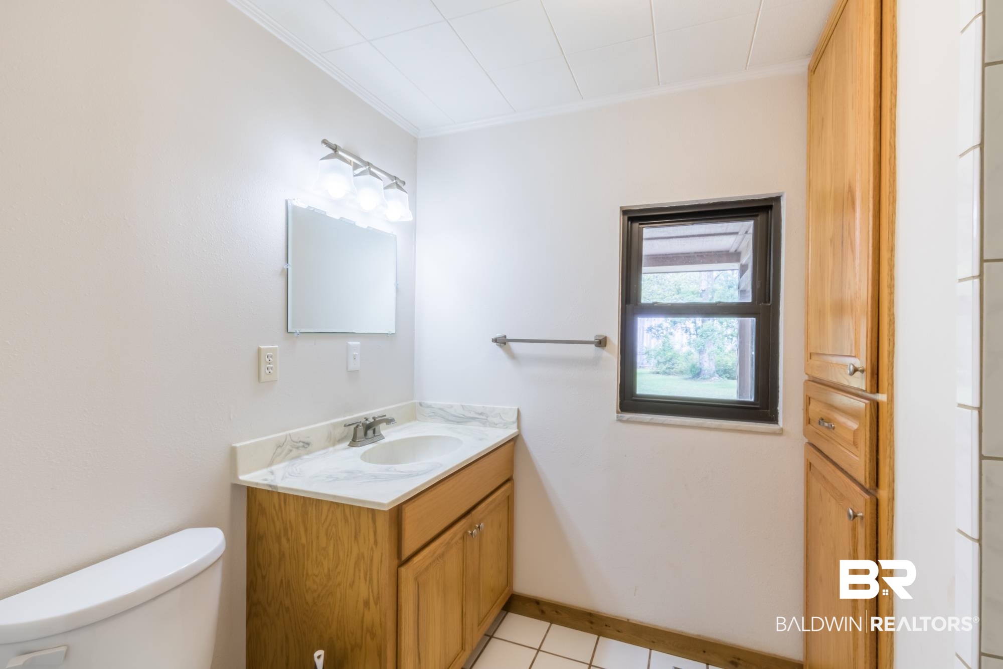 24551 Bretz Lane Elberta, AL 36530 - Photo 23 of 29 Guest Bath