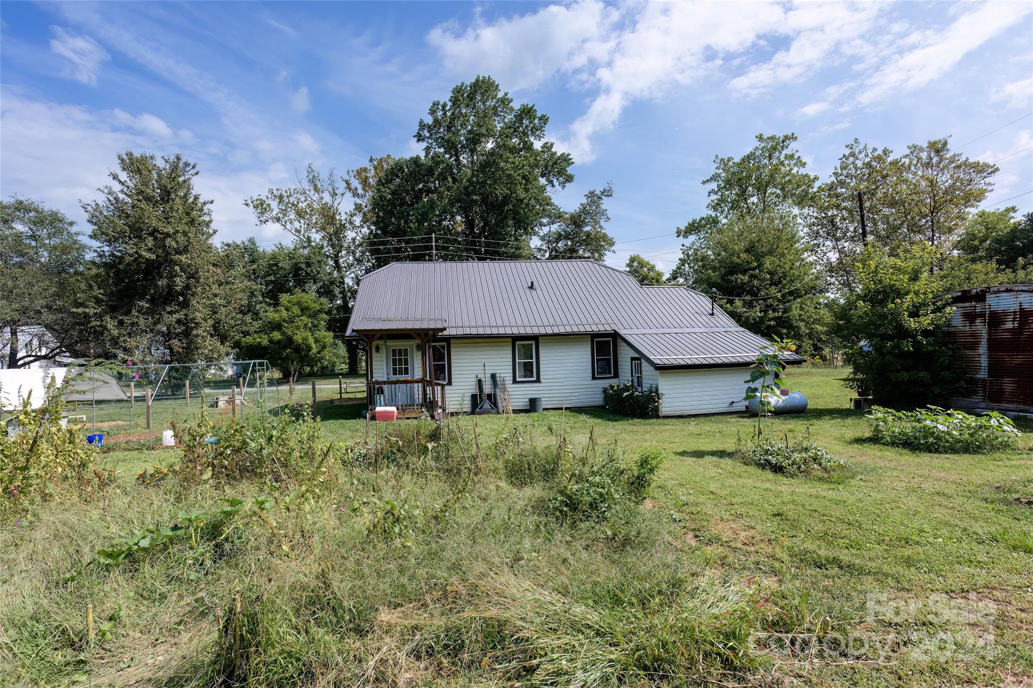 3786 Broad Street Clyde, NC 28721 - Photo 44 of 48 a house view with a garden space