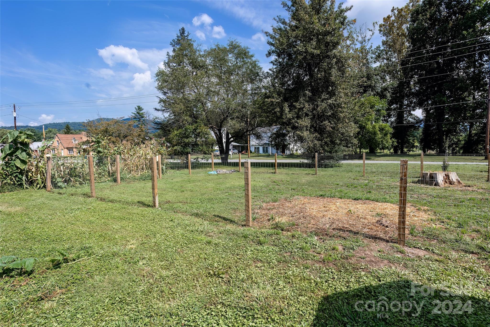 3786 Broad Street Clyde, NC 28721 - Photo 47 of 48 a view of a park