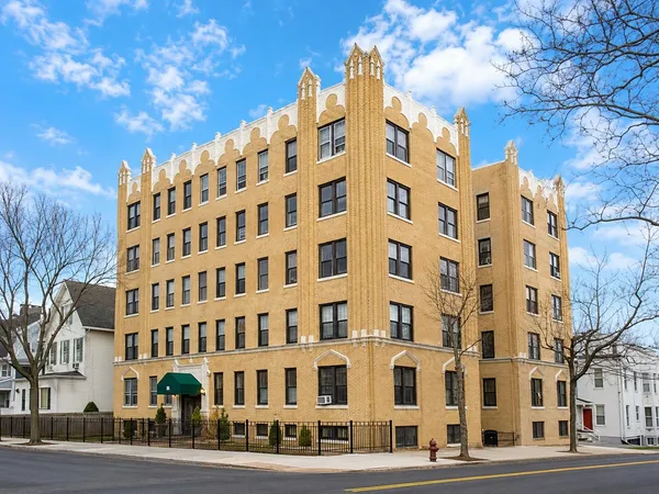$1,900 | 50 Reservoir Avenue, Unit 302, Jersey City, NJ 07307