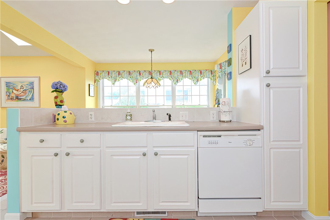 22 Fox Drive Narragansett, RI 02882 - Photo 12 of 31