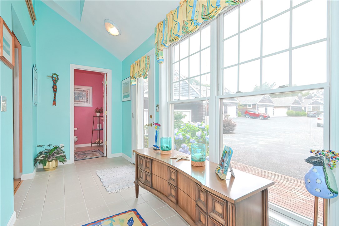 22 Fox Drive Narragansett, RI 02882 - Photo 4 of 31