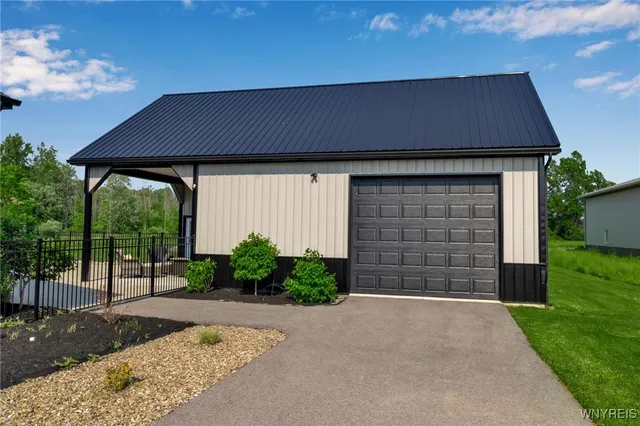 $1,399,000 | 5815 Newhouse Road, Clarence, NY 14051