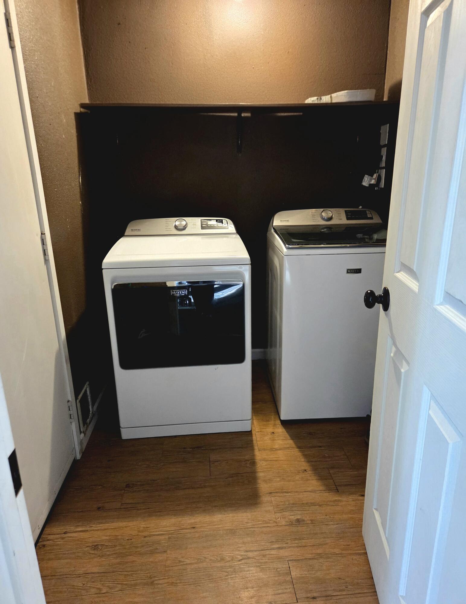53156 Day Road La Pine, OR 97739 - Photo 26 of 28 Laundry room.