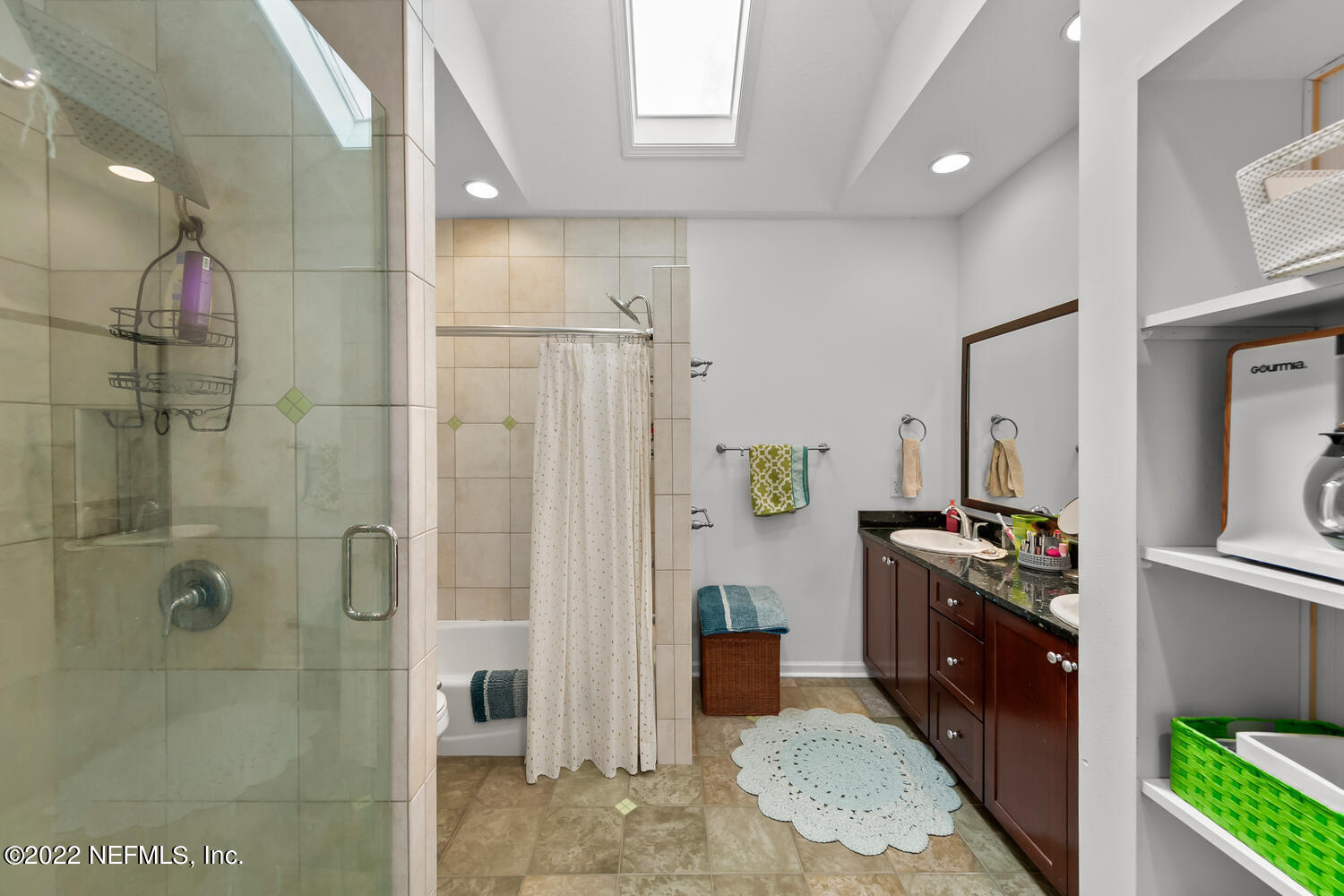 462 Inland Way Atlantic Beach, FL 32233 - Photo 35 of 46 Jack and Jill bath