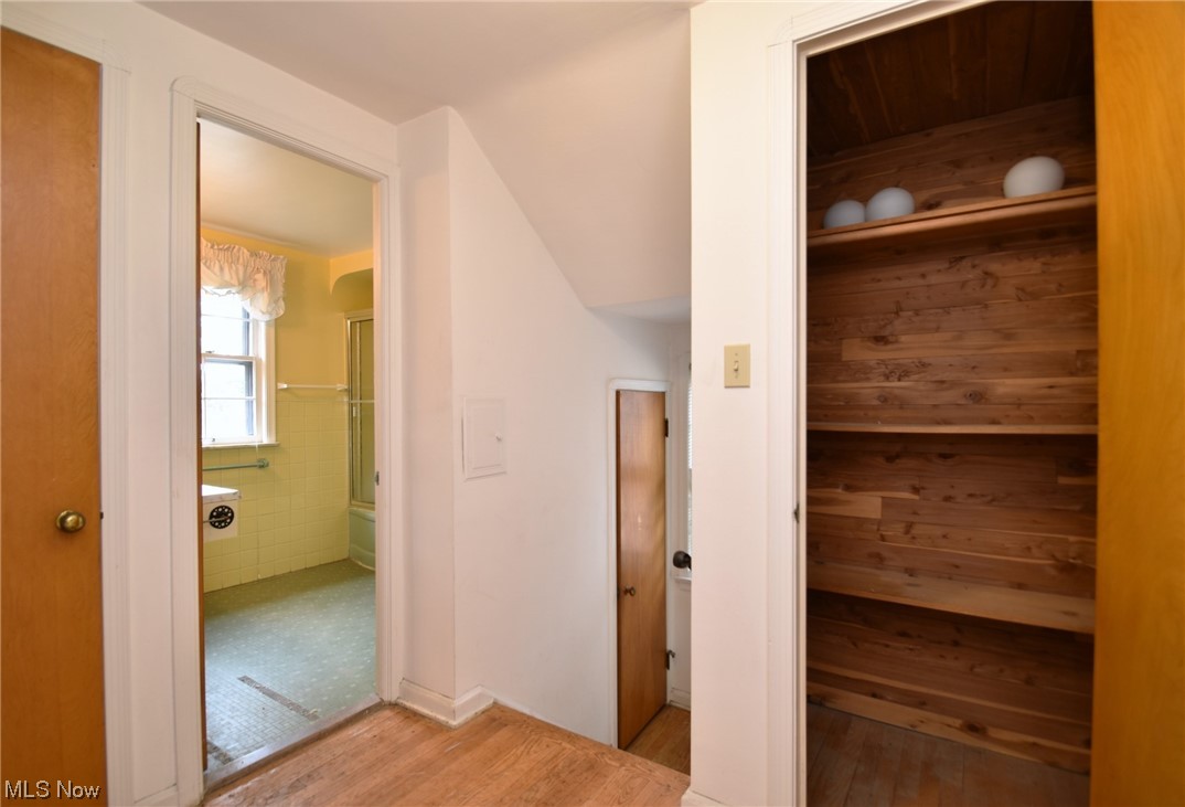 3905 Faversham Road Cleveland, OH 44118 - Photo 19 of 28 Gallery Image 19