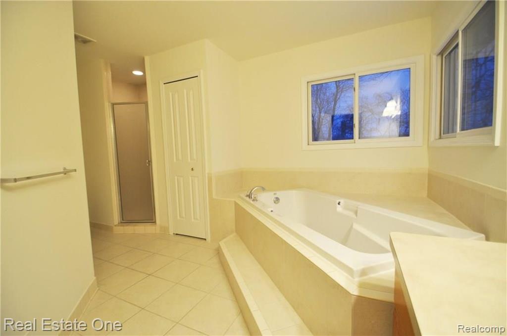 331 Mystic Valley Rochester, MI 48307 - Photo 26 of 39