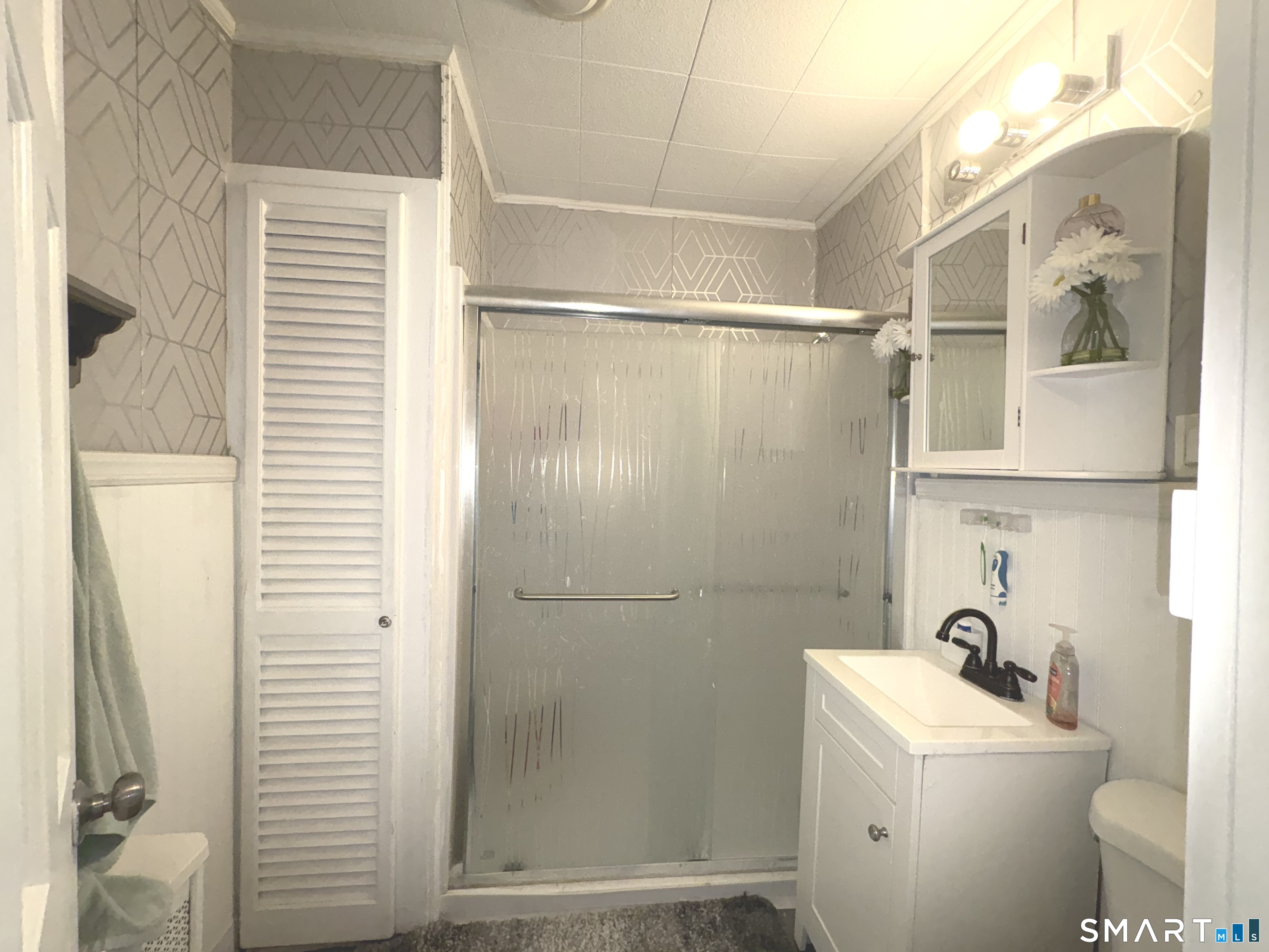 102 Circuit Avenue Waterbury, CT 06708 - Photo 6 of 16