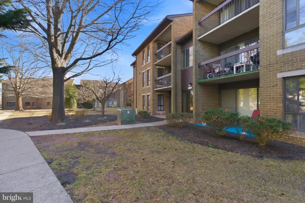 $2,300 | 561 Florida Avenue, Unit 204, Herndon, VA 20170