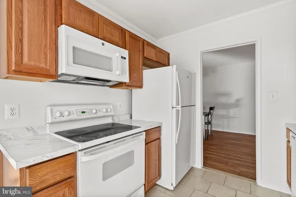 $2,300 | 561 Florida Avenue, Unit 204, Herndon, VA 20170
