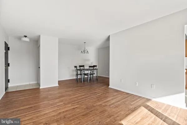 $2,300 | 561 Florida Avenue, Unit 204, Herndon, VA 20170