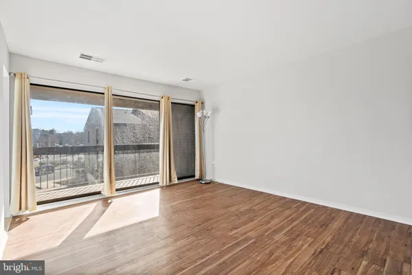 $2,300 | 561 Florida Avenue, Unit 204, Herndon, VA 20170