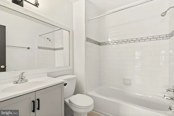 $2,300 | 561 Florida Avenue, Unit 204, Herndon, VA 20170