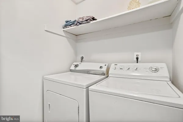 $2,300 | 561 Florida Avenue, Unit 204, Herndon, VA 20170