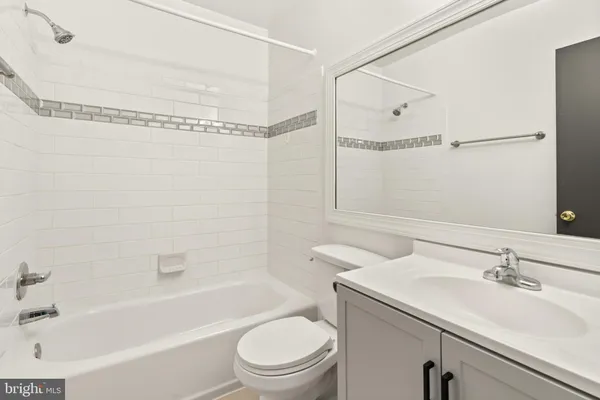 $2,300 | 561 Florida Avenue, Unit 204, Herndon, VA 20170