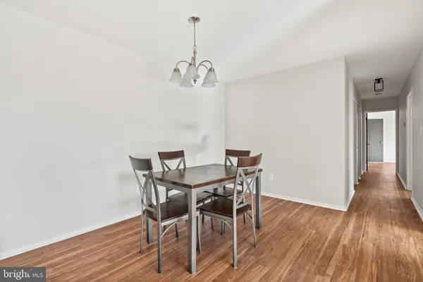 $2,300 | 561 Florida Avenue, Unit 204, Herndon, VA 20170