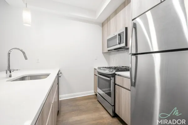 $4,950 | 15 Park Row, Unit 6B | Financial District