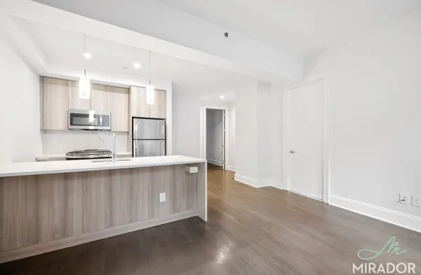 $4,950 | 15 Park Row, Unit 6B | Financial District