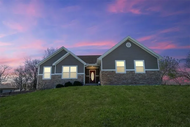 $350,000 | 13663 Barber Avenue, Bonner Springs, KS 66012