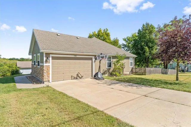 $350,000 | 13663 Barber Avenue, Bonner Springs, KS 66012
