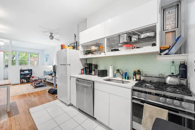 $379,000 | 313 East 89th Street, Unit 2C | Upper East Side