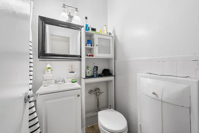 $379,000 | 313 East 89th Street, Unit 2C | Upper East Side