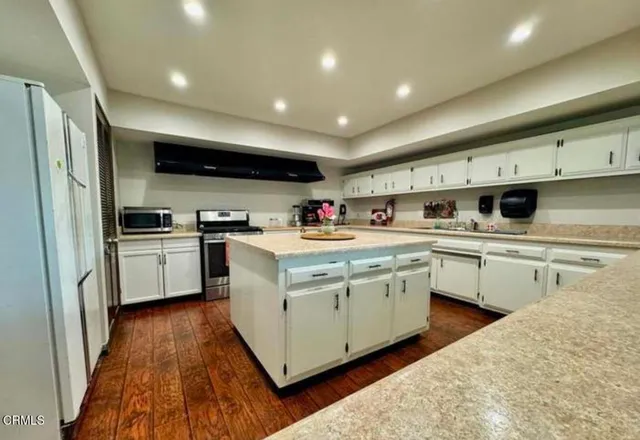 $210,000 | 320 Columbia Place, Unit 46, Oxnard, CA 93033