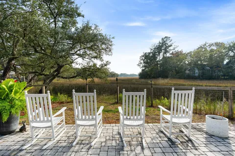 $1,100,000 | 333 Canterbury Road, Charleston, SC 29407