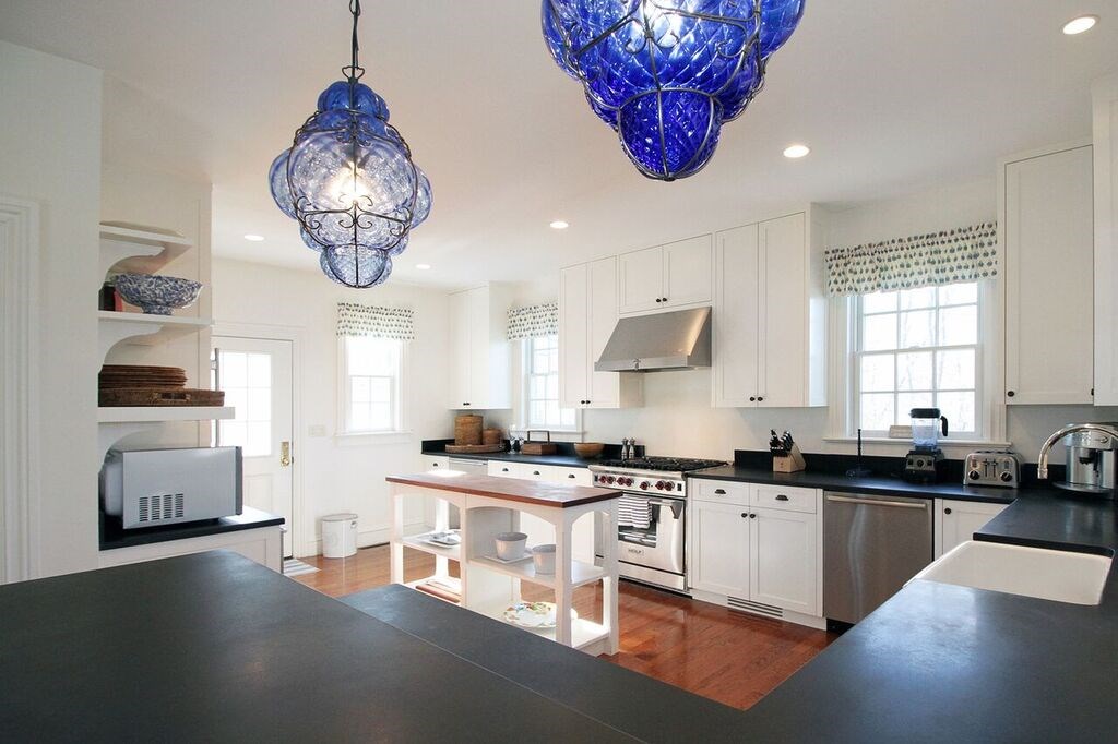 515 West Main Road Portsmouth, RI 02871 - Photo 14 of 50 Cooks kitchen is great for entertaining family and friends.