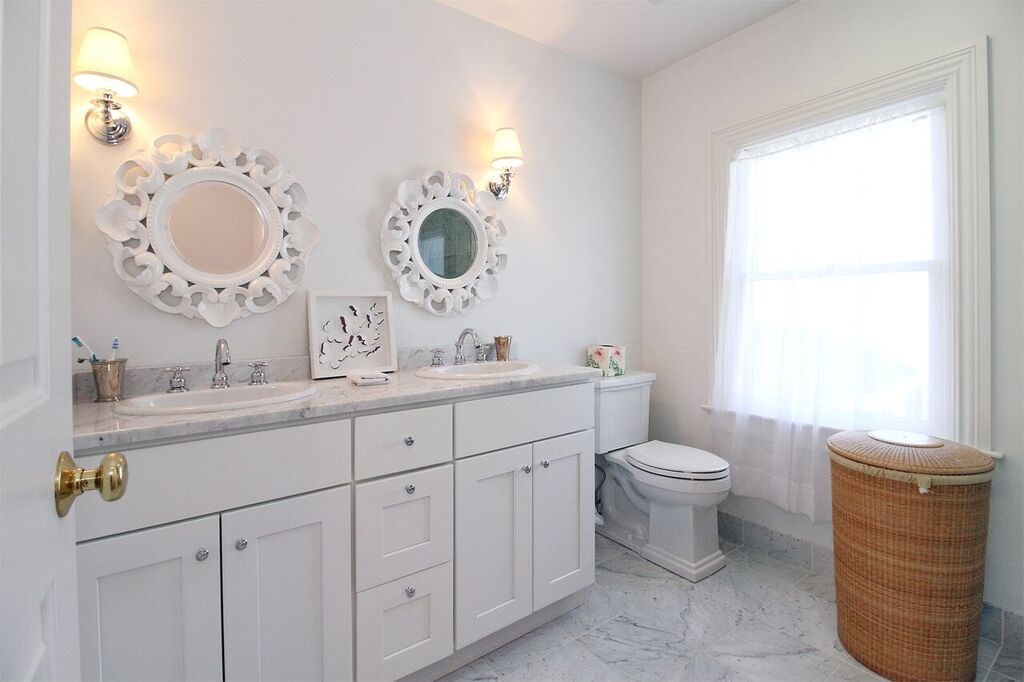 515 West Main Road Portsmouth, RI 02871 - Photo 29 of 50 5th Bedroom's private bath.