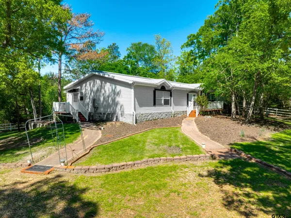 $625,000 | 6679 West State Highway, Palestine, TX 75801