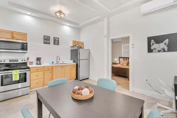 $800 | 1407 Leal Street, Unit 3, San Antonio, TX 78207