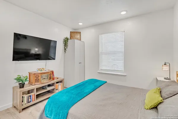 $800 | 1407 Leal Street, Unit 3, San Antonio, TX 78207