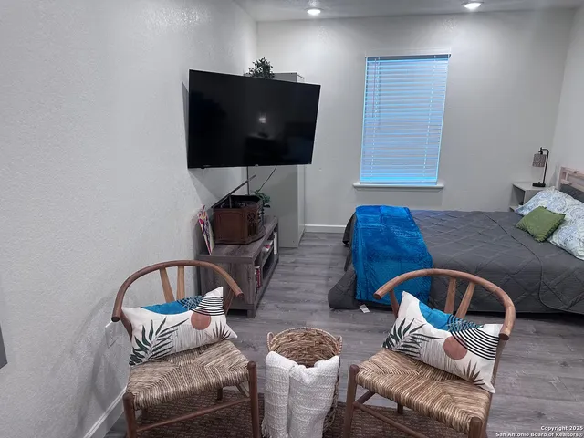 $800 | 1407 Leal Street, Unit 3, San Antonio, TX 78207