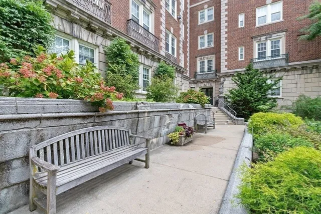 $649,950 | 3 Arlington Street, Unit 52, Cambridge, MA 02140