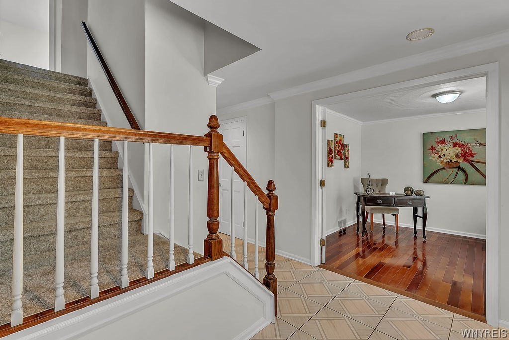 2 Meadow Spring Court Amherst, NY 14051 - Photo 5 of 47 Foyer