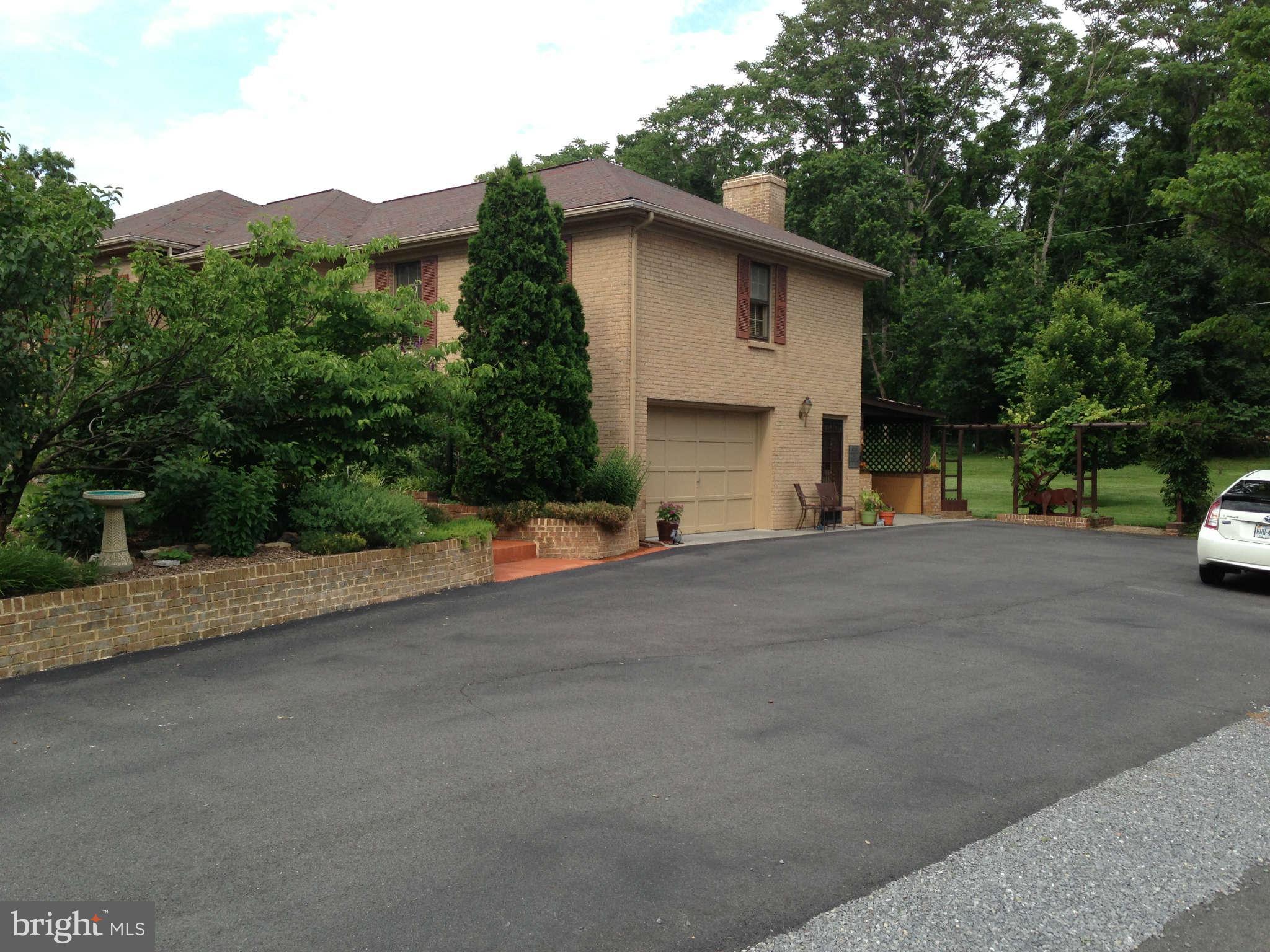 2299 Jones Road Winchester, VA 22602 - Photo 3 of 30 Driveway and Garage Side