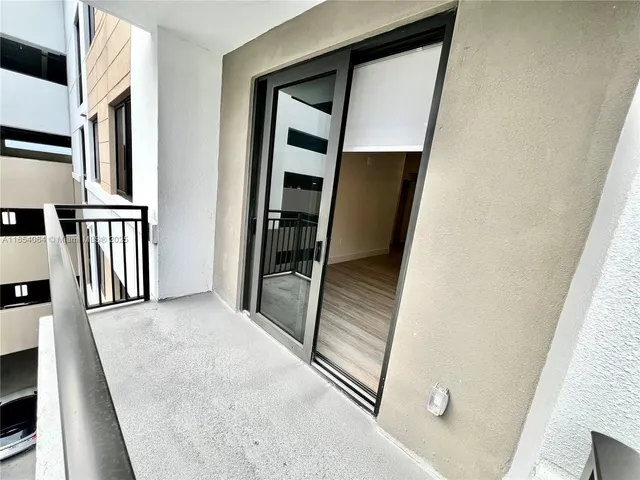 $2,900 | 18412 Homestead Avenue, Unit 606, Miami, FL 33157