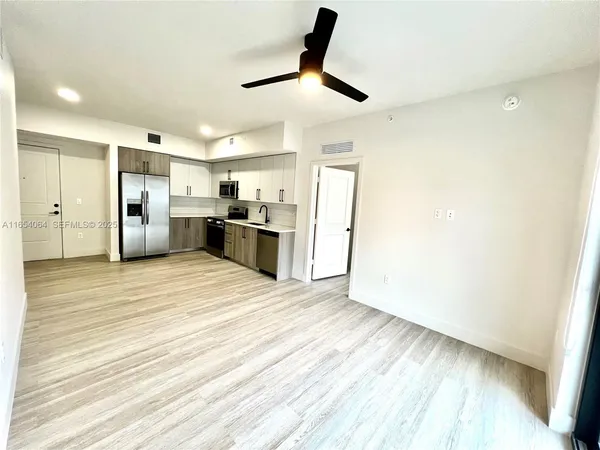 $2,900 | 18412 Homestead Avenue, Unit 606, Miami, FL 33157