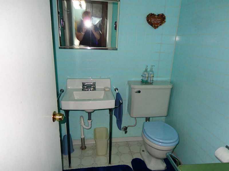 4159 Seneca Road Sharpsville, PA 16150 - Photo 19 of 24 Full Bath.
