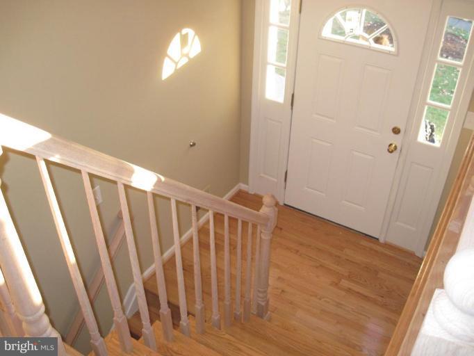 12018 Stuart Ridge Drive Herndon, VA 20170 - Photo 2 of 30 Entrance / Foyer